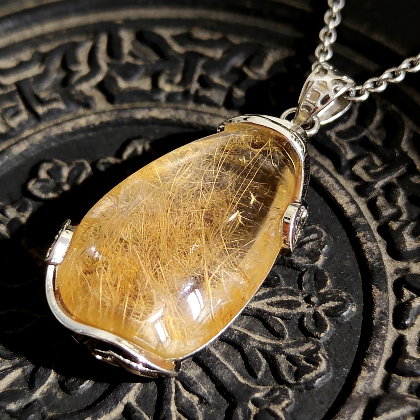 Tibetan Natural Stone Water Drop Crystal Pendant Necklace Yellow Rutilated Quartz Pendant Necklace