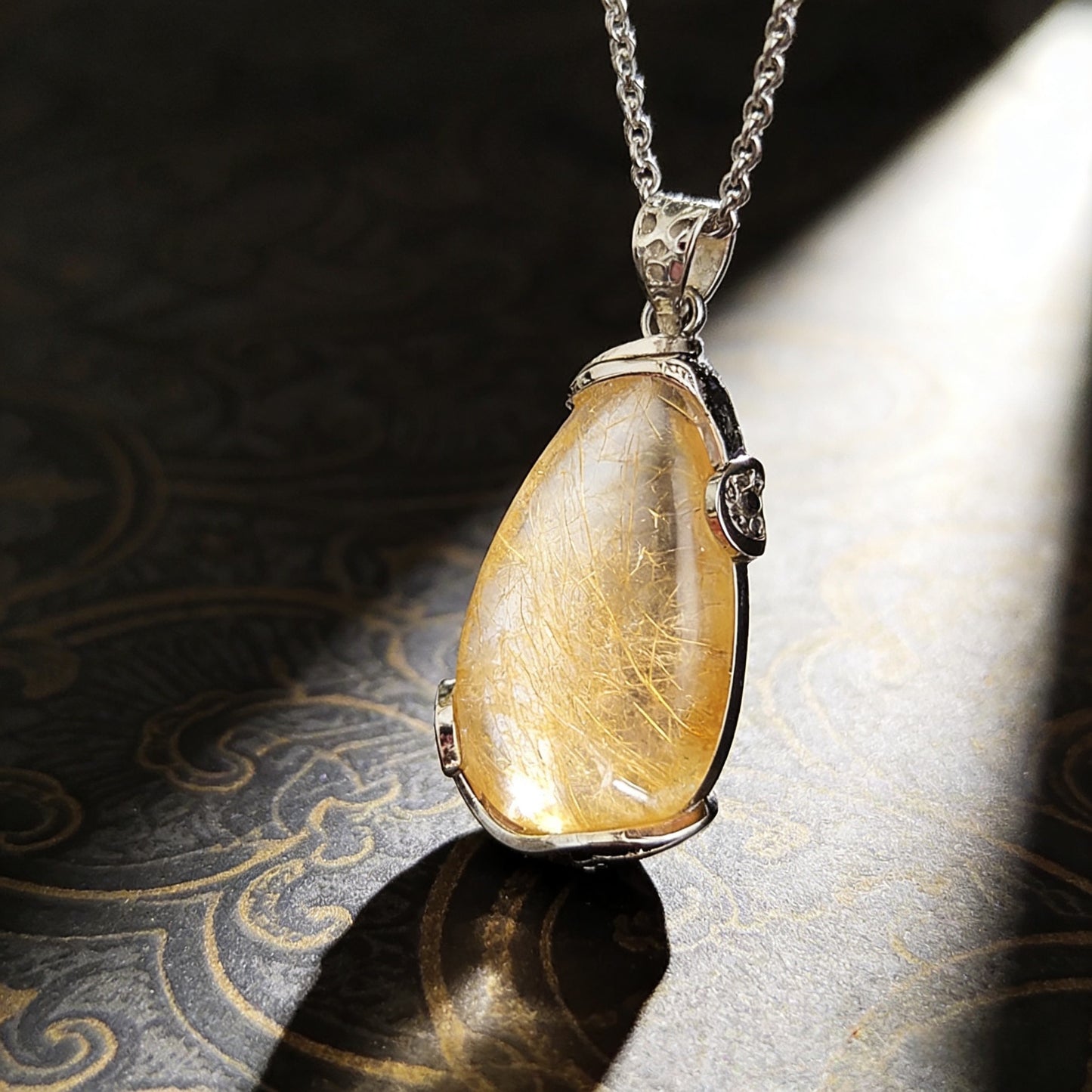 Tibetan Natural Stone Water Drop Crystal Pendant Necklace Yellow Rutilated Quartz Pendant Necklace